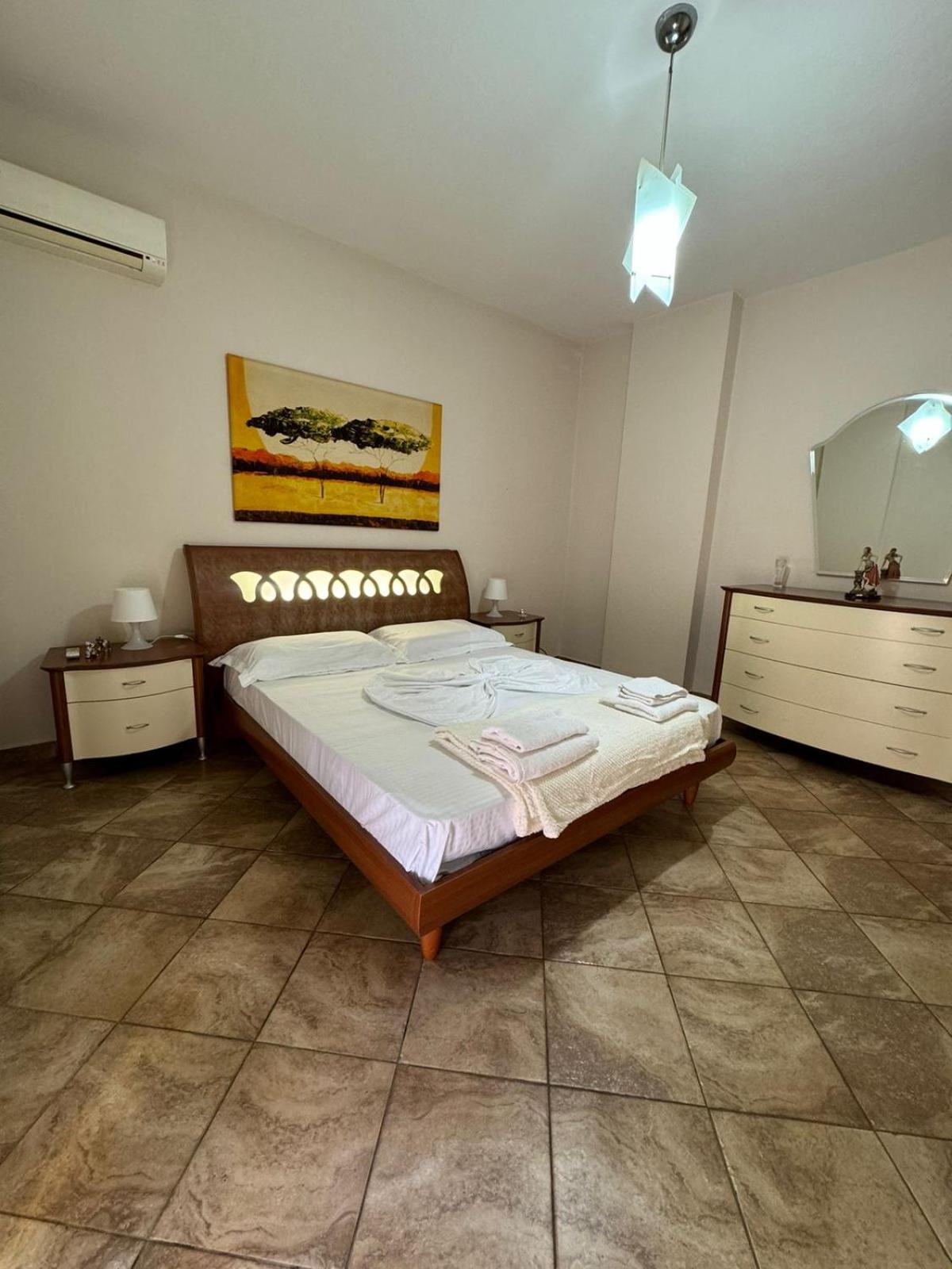 Sol Central Apartament Durres Luaran gambar